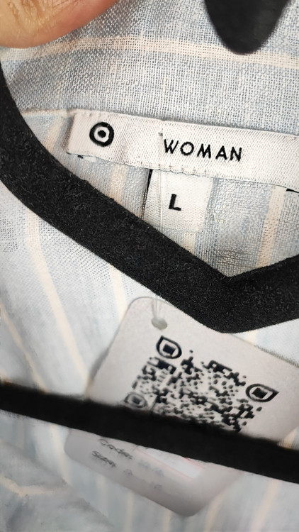 شومیز زنانه وارداتی استوک آبی روشن، آستین کوتاه، یقه ساده، تنخور آزاد و راحت، مناسب سایز ۴۸ تا ۵۰، مناسب استایل روزمره و نیمهرسمی.