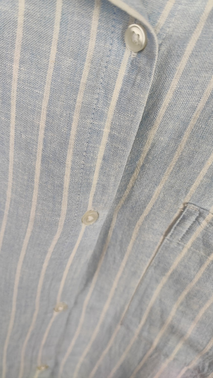 شومیز زنانه وارداتی استوک آبی روشن، آستین کوتاه، یقه ساده، تنخور آزاد و راحت، مناسب سایز ۴۸ تا ۵۰، مناسب استایل روزمره و نیمهرسمی.