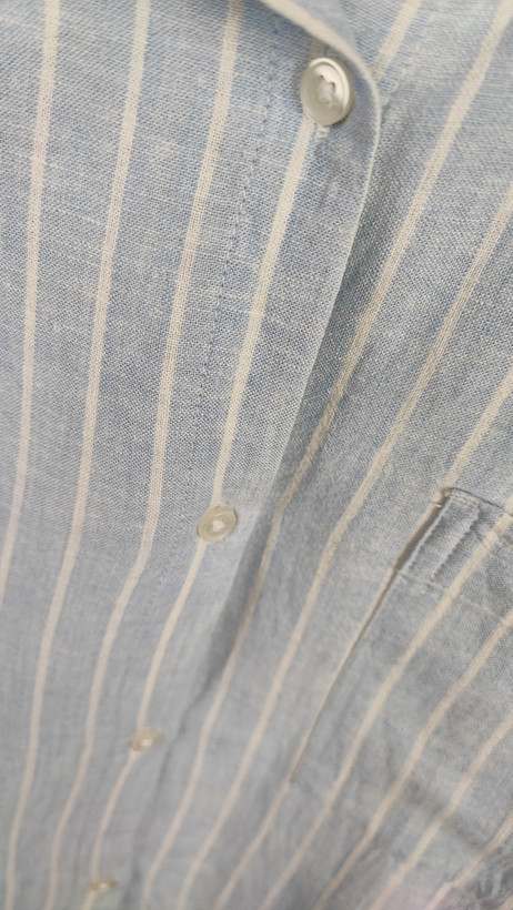 شومیز زنانه وارداتی استوک آبی روشن، آستین کوتاه، یقه ساده، تنخور آزاد و راحت، مناسب سایز ۴۸ تا ۵۰، مناسب استایل روزمره و نیمهرسمی.