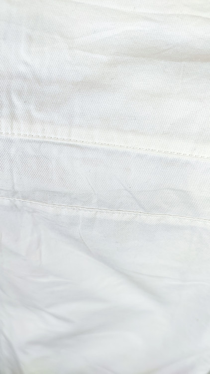 پیراهن زنانه وارداتی استوک سفید، بنددار، قد بلند، طراحی زنانه و مینیمال، مناسب استایل تابستانی و مهمانی، سایز ۴۰ تا ۴۲.