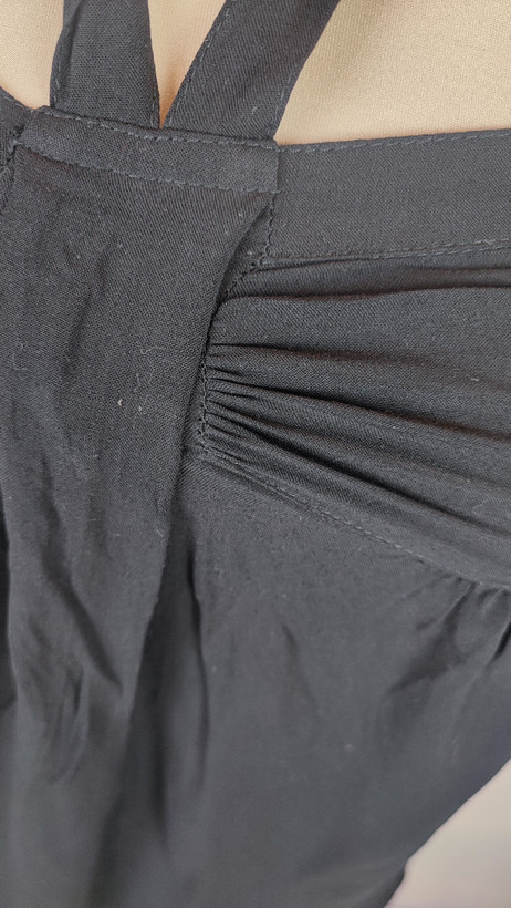 پیراهن زنانه وارداتی استوک مشکی، بنددار ضربدری، قد بلند، طراحی مینیمال و شیک، مناسب استایل مجلسی، سایز ۳۶ تا ۳۸.