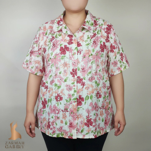 شومیز زنانه وارداتی استوک طرحدار گلدار، آستین کوتاه، تنخور آزاد، مناسب سایز ۴۸ تا ۵۰، استایل روزمره و راحت.