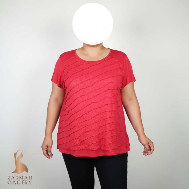 شومیز زنانه وارداتی استوک رنگ قرمز، آستین کوتاه، یقه ساده، تنخور آزاد و راحت، مناسب سایز ۵۰ تا ۵۲، مناسب استایل روزمره.