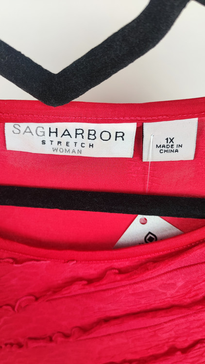 شومیز زنانه وارداتی استوک رنگ قرمز، آستین کوتاه، یقه ساده، تنخور آزاد و راحت، مناسب سایز ۵۰ تا ۵۲، مناسب استایل روزمره.