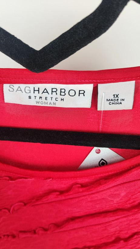 شومیز زنانه وارداتی استوک رنگ قرمز، آستین کوتاه، یقه ساده، تنخور آزاد و راحت، مناسب سایز ۵۰ تا ۵۲، مناسب استایل روزمره.