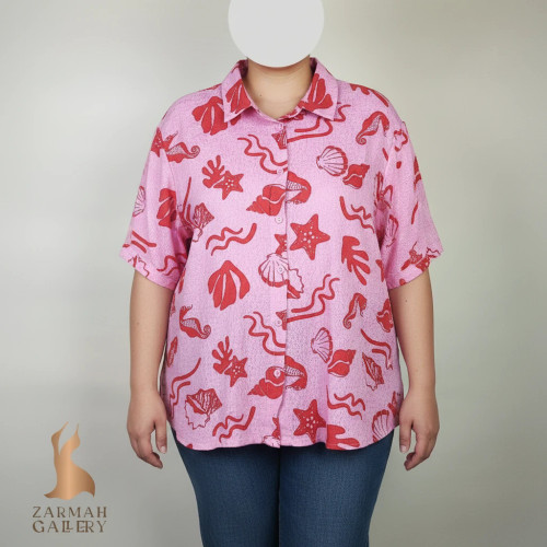 شومیز زنانه وارداتی استوک طرحدار صورتی، آستین کوتاه، تنخور آزاد، مناسب سایز ۴۲ تا ۴۴، مناسب استایل روزمره.