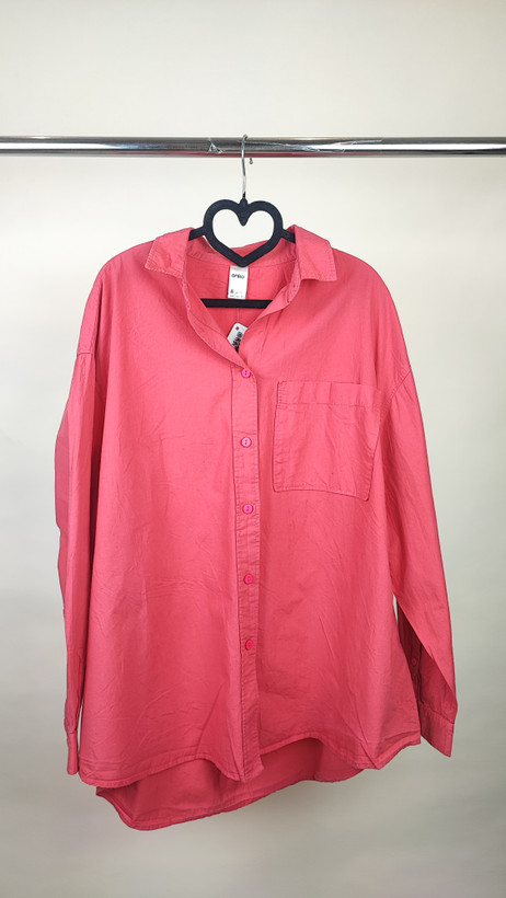 شومیز زنانه وارداتی استوک صورتی، آستین بلند، یقه ساده، تنخور آزاد و راحت، مناسب سایز ۵۴ تا ۵۶، مناسب استایل روزمره و نیمهرسمی.