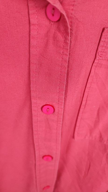 شومیز زنانه وارداتی استوک صورتی، آستین بلند، یقه ساده، تنخور آزاد و راحت، مناسب سایز ۵۴ تا ۵۶، مناسب استایل روزمره و نیمهرسمی.