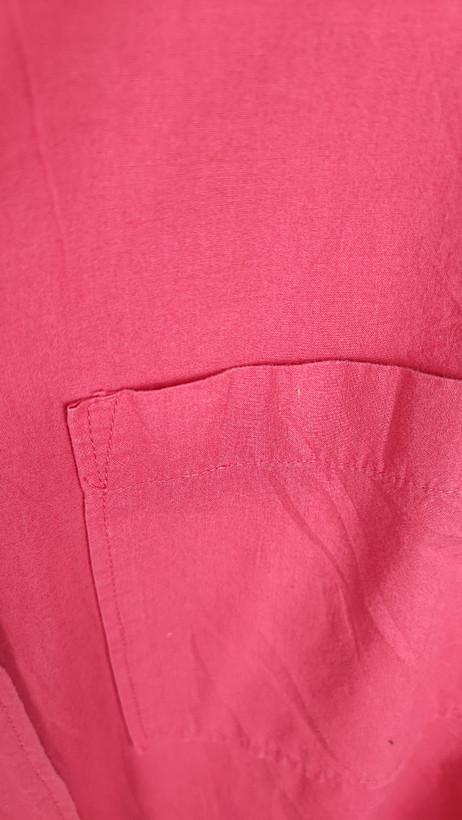 شومیز زنانه وارداتی استوک صورتی، آستین بلند، یقه ساده، تنخور آزاد و راحت، مناسب سایز ۵۴ تا ۵۶، مناسب استایل روزمره و نیمهرسمی.