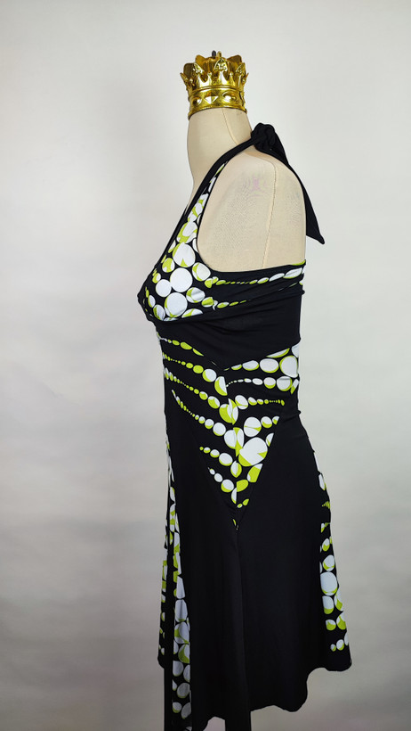 پیراهن زنانه استوک وارداتی با طرح هندسی رنگی شیک و جذاب، مناسب برای مهمانیها و استفاده روزمره.