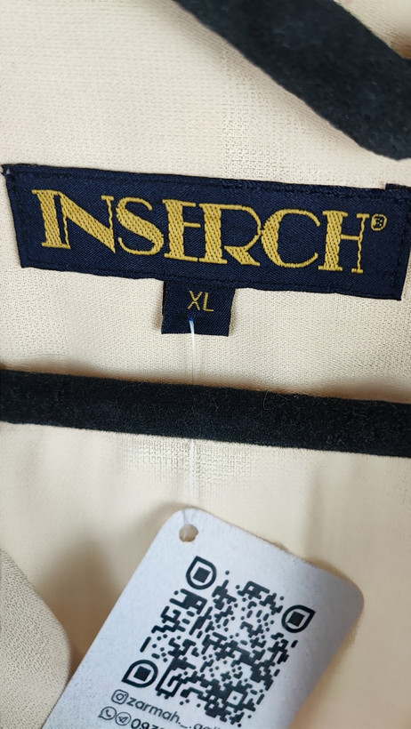 شومیز سایز بزرگ زنانه رنگ کرم روشن با تزئینات خطی عمودی و آستین کوتاه مناسب استایل رسمی و روزمره