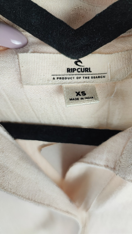 شومیز زنانه پلاس سایز رنگ استخوانی کد ۱۸۵۱ با پارچه وارداتی و دکمهدار