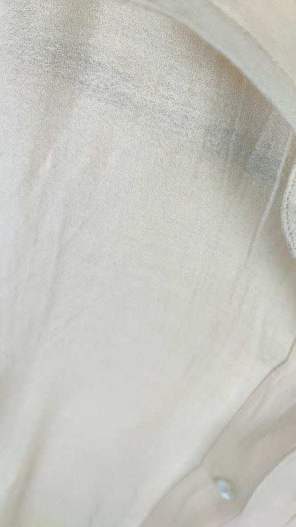 شومیز زنانه پلاس سایز رنگ استخوانی کد ۱۸۵۱ با پارچه وارداتی و دکمهدار