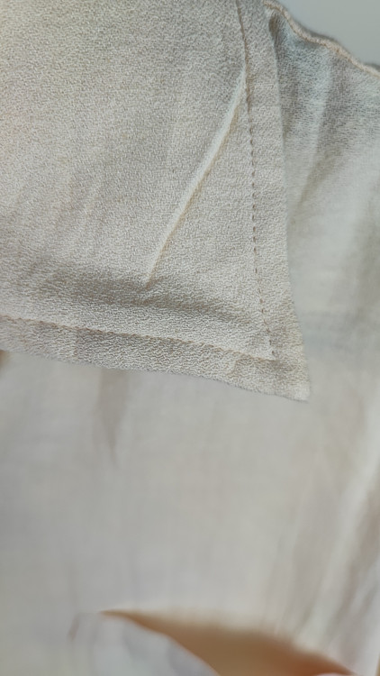 شومیز زنانه پلاس سایز رنگ استخوانی کد ۱۸۵۱ با پارچه وارداتی و دکمهدار