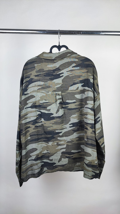 شومیز آستینبلند زنانه طرح چریکی سبز و قهوهای وارداتی کد ۱۹۶۹ * نمای تنخور: مدل شومیز سایز بزرگ ۵۴ و ۵۶ طرح ارتشی استوک برند