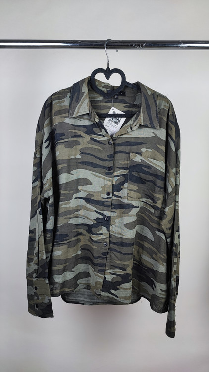 شومیز آستینبلند زنانه طرح چریکی سبز و قهوهای وارداتی کد ۱۹۶۹ * نمای تنخور: مدل شومیز سایز بزرگ ۵۴ و ۵۶ طرح ارتشی استوک برند