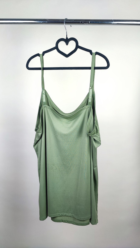 تاپ رکابی زنانه سایز بزرگ رنگ سبز زیتونی وارداتی کد ۲۰۸۹ * نمای تنخور: مدل تاپ نخی راحت و آزاد زنانه مناسب سایز ۴۸ و ۵۰ استوک