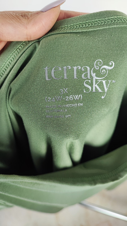 تاپ رکابی زنانه سایز بزرگ رنگ سبز زیتونی وارداتی کد ۲۰۸۹ * نمای تنخور: مدل تاپ نخی راحت و آزاد زنانه مناسب سایز ۴۸ و ۵۰ استوک