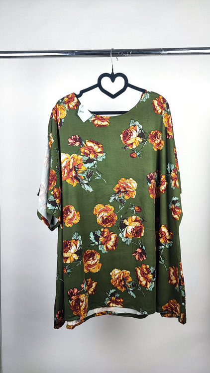 شومیز آستینکوتاه زنانه سایز بزرگ طرح گل رز وارداتی کد ۲۰۸۴ * نمای تنخور: مدل شومیز نخی قواره بزرگ مناسب سایز ۶۰ و ۶۲ استوک برند