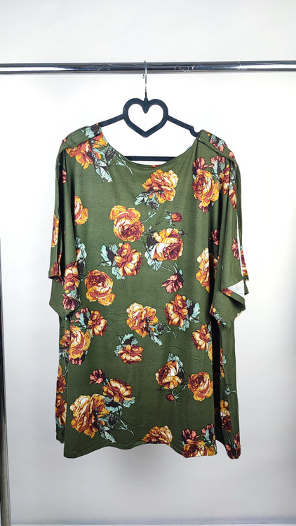 شومیز آستینکوتاه زنانه سایز بزرگ طرح گل رز وارداتی کد ۲۰۸۴ * نمای تنخور: مدل شومیز نخی قواره بزرگ مناسب سایز ۶۰ و ۶۲ استوک برند