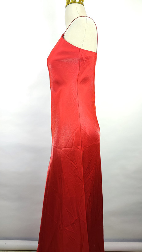 پیراهن بلند مجلسی ساتن قرمز زنانه وارداتی کد ۲ * نمای تنخور: پیراهن ماکسی مدل اسلیپ (بندی) با پارچه ساتن ابریشمی براق