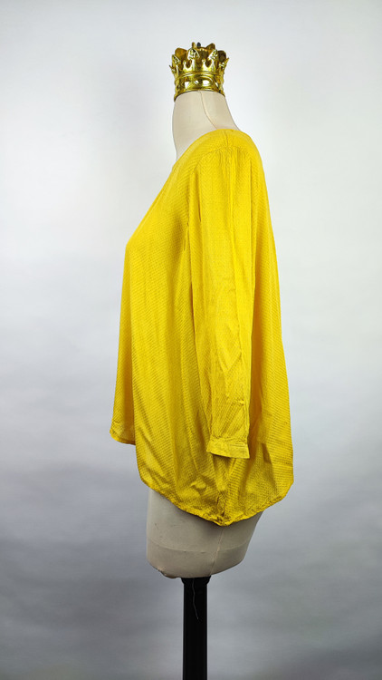 شومیز آستین سه ربع زنانه رنگ خردلی (زرد تیره) وارداتی کد ۳ * نمای تنخور: مدل شومیز نخی ساده و شیک مناسب استایل کژوال سایز ۴۸ و