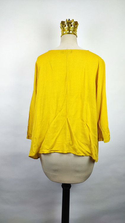 شومیز آستین سه ربع زنانه رنگ خردلی (زرد تیره) وارداتی کد ۳ * نمای تنخور: مدل شومیز نخی ساده و شیک مناسب استایل کژوال سایز ۴۸ و