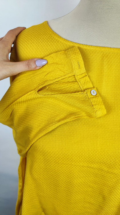 شومیز آستین سه ربع زنانه رنگ خردلی (زرد تیره) وارداتی کد ۳ * نمای تنخور: مدل شومیز نخی ساده و شیک مناسب استایل کژوال سایز ۴۸ و