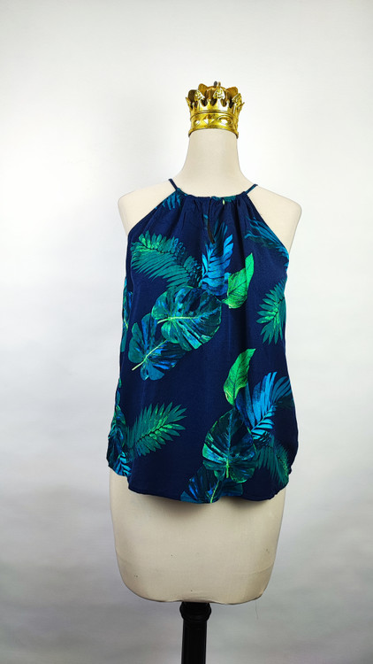 تاپ زنانه یقه پشتگردنی سرمهای با طرح برگهای سبز هاوایی وارداتی کد ۱۶۰۴ * نمای تنخور: مدل تاپ خنک و تابستانی زنانه مناسب سایز ۴۲ و ۴۴ استوک برند