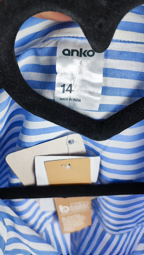 شومیز سایز بزرگ زنانه وارداتی راه راه آبی روشن و سفید مدل دکمهدار کد