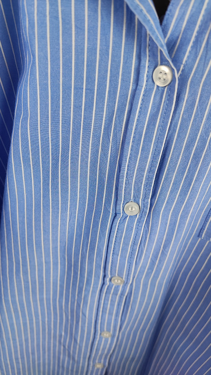 شومیز زنانه سایز بزرگ راهراه آبی و سفید وارداتی کد ۱۹۵۲ * نمای تنخور: تونیک نخی آستین بلند زنانه مدل اورسایز مناسب سایز ۶۰ و