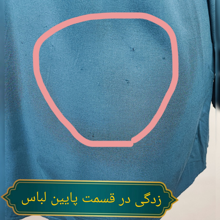 شومیز مجلسی زنانه سبز کلهغازی با طرح زنجیری طلایی وارداتی کد ۱ * تصویر جزئیات: نمای نزدیک از زدگی جزئی در بافت پارچه شومیز استوک جهت شفافیت با مشتری