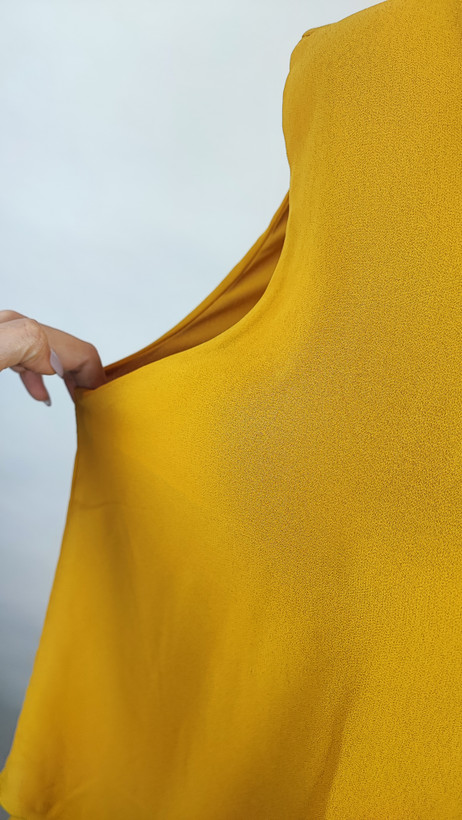 تاپ زنانه سایز بزرگ خردلی وارداتی کد ۱۱۸ با طراحی دو لایه شیک * نمای تنخور: مدل تاپ آستین حلقهای مجلسی مناسب سایز ۴۸ و ۵۰ استوک اروپایی