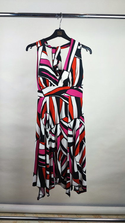 پیراهن زنانه مجلسی یقه هفت طرحدار وارداتی با ترکیب رنگ قرمز، مشکی و صورتی کد ۱۰۳۷ * نمای تنخور: پیراهن کوتاه فانتزی زنانه طرح هندسی مناسب سایز ۳۶ و ۳۸ با تنخور کلوش و شیک