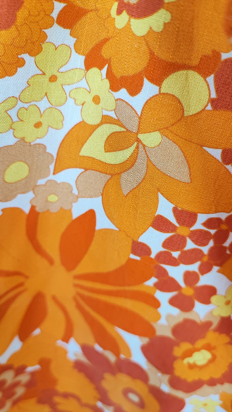 شومیز زنانه سایز بزرگ طرحدار گلدار رنگ نارنجی و خردلی کد ۱۸۱۷ * نمای تنخور: مدل شومیز دکمهدار آستین بلند نخی مناسب سایز ۴۸ و ۵۰ استوک اروپایی