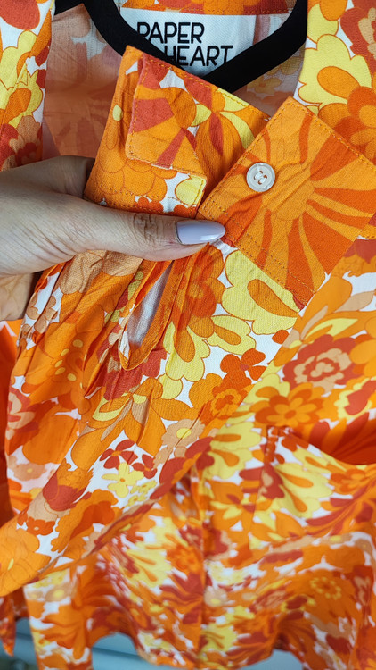 شومیز زنانه سایز بزرگ طرحدار گلدار رنگ نارنجی و خردلی کد ۱۸۱۷ * نمای تنخور: مدل شومیز دکمهدار آستین بلند نخی مناسب سایز ۴۸ و ۵۰ استوک اروپایی