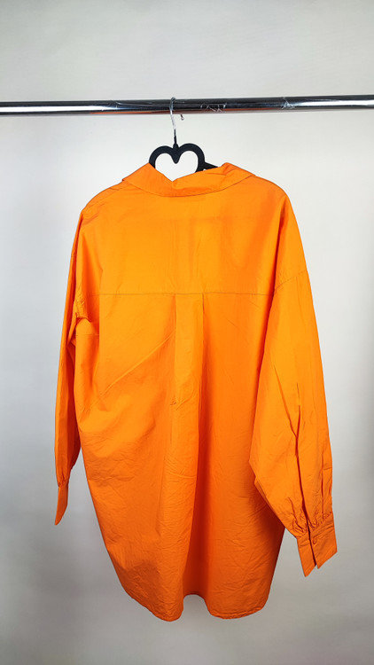 شومیز زنانه سایز بزرگ ساده رنگ نارنجی جیبدار کد ۱۸۳۹ * نمای تنخور: مدل شومیز نخی دکمهدار زنانه مناسب سایز ۵۶ و ۵۸ با قد پشت بلند استوک اروپایی