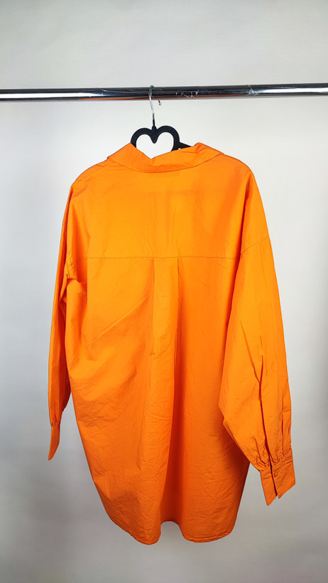 شومیز زنانه سایز بزرگ ساده رنگ نارنجی جیبدار کد ۱۸۳۹ * نمای تنخور: مدل شومیز نخی دکمهدار زنانه مناسب سایز ۵۶ و ۵۸ با قد پشت بلند استوک اروپایی