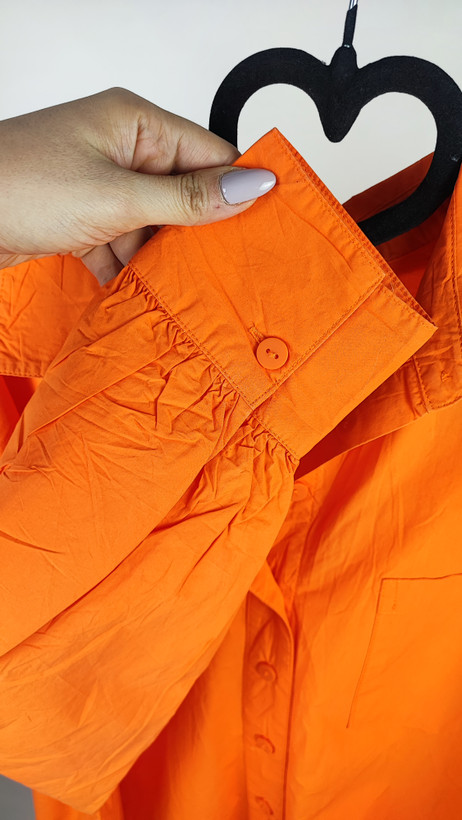 شومیز زنانه سایز بزرگ ساده رنگ نارنجی جیبدار کد ۱۸۳۹ * نمای تنخور: مدل شومیز نخی دکمهدار زنانه مناسب سایز ۵۶ و ۵۸ با قد پشت بلند استوک اروپایی