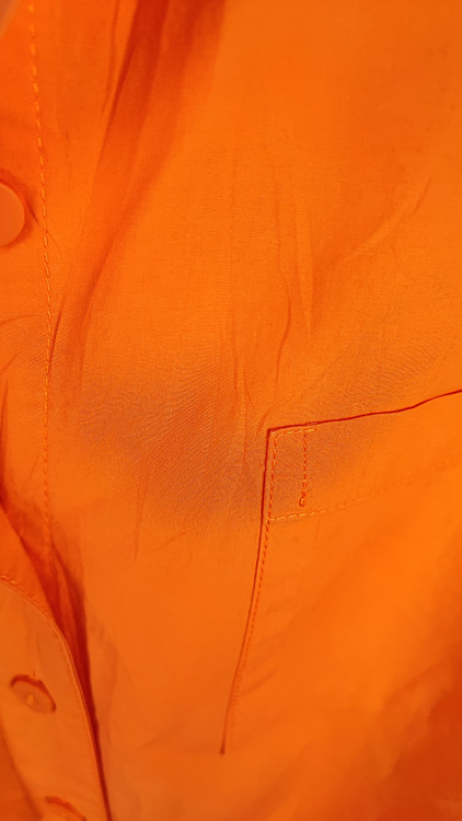 شومیز زنانه سایز بزرگ ساده رنگ نارنجی جیبدار کد ۱۸۳۹ * نمای تنخور: مدل شومیز نخی دکمهدار زنانه مناسب سایز ۵۶ و ۵۸ با قد پشت بلند استوک اروپایی