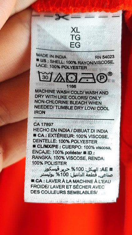 تاپ زنانه بدون آستین نارنجی روشن کد ۲۰۳۲ با تزئینات گیپور روی یقه * نمای تنخور: مدل تاپ مجلسی سایز بزرگ رنگ نارنجی مناسب سایز ۴۸ و ۵۰ وارداتی