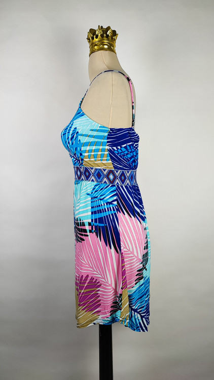 پیراهن کوتاه زنانه بنددار با طرح برگهای استوایی آبی و صورتی کد ۱۱۶۸