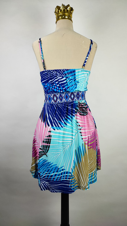 پیراهن کوتاه زنانه بنددار با طرح برگهای استوایی آبی و صورتی کد ۱۱۶۸