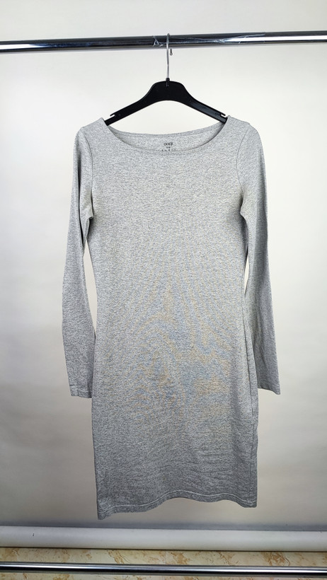 پیراهن نخی زنانه آستین بلند رنگ طوسی روشن کد ۹۸۵ با تنخور جذب * نمای استایل: پیراهن میدی طوسی زنانه وارداتی مناسب استایل کژوال و نیمهرسمی