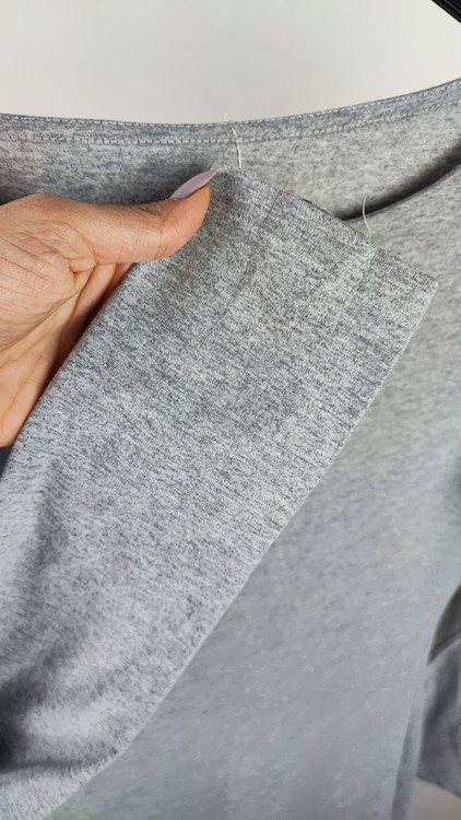 پیراهن نخی زنانه آستین بلند رنگ طوسی روشن کد ۹۸۵ با تنخور جذب * نمای استایل: پیراهن میدی طوسی زنانه وارداتی مناسب استایل کژوال و نیمهرسمی