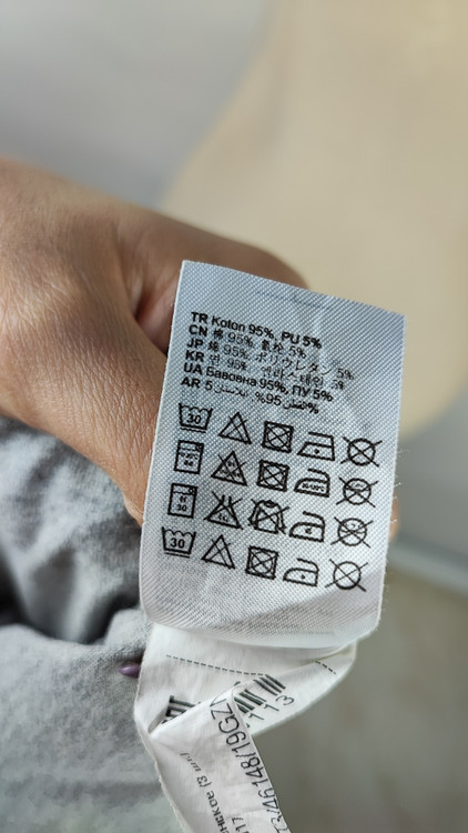 پیراهن نخی زنانه آستین بلند رنگ طوسی روشن کد ۹۸۵ با تنخور جذب * نمای استایل: پیراهن میدی طوسی زنانه وارداتی مناسب استایل کژوال و نیمهرسمی