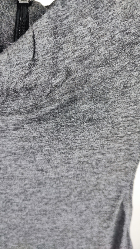 پیراهن کوتاه زنانه یقه ایستاده رنگ ذغالی بدون آستین کد ۹۱۷ * نمای تنخور: استایل مجلسی و کژوال با پیراهن مینی ذغالی جذب و یقه ۳ سانتی وارداتی