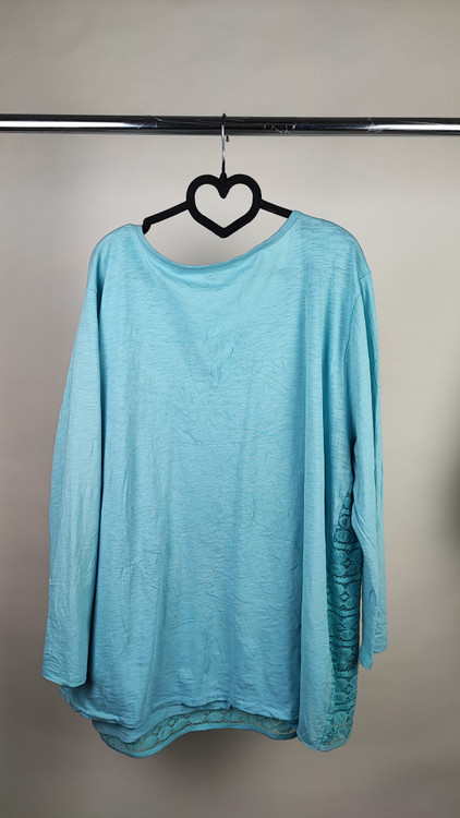 شومیز مجلسی زنانه سایز بزرگ آبی فیروزهای با پنل گیپور دکمهدار کد