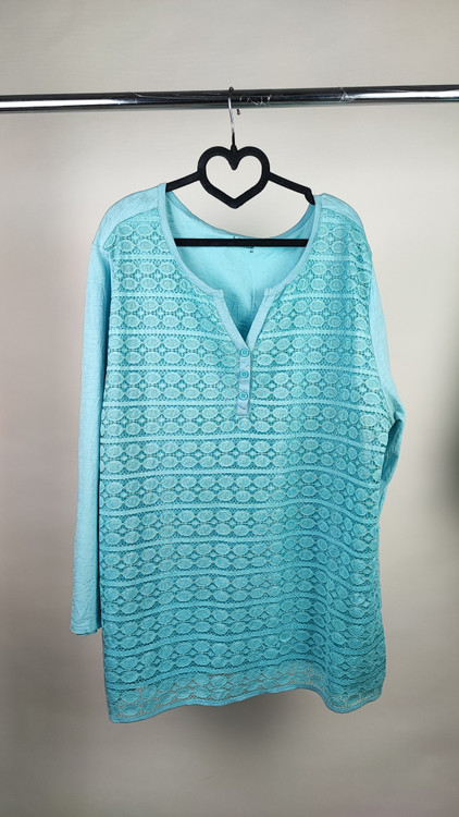 شومیز مجلسی زنانه سایز بزرگ آبی فیروزهای با پنل گیپور دکمهدار کد