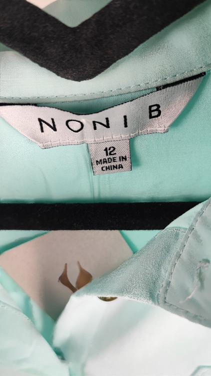 شومیز زنانه آبی روشن دکمهدار یقه مردانه کد ۱۸۳۰ مناسب سایز ۴۶ تا ۴۸